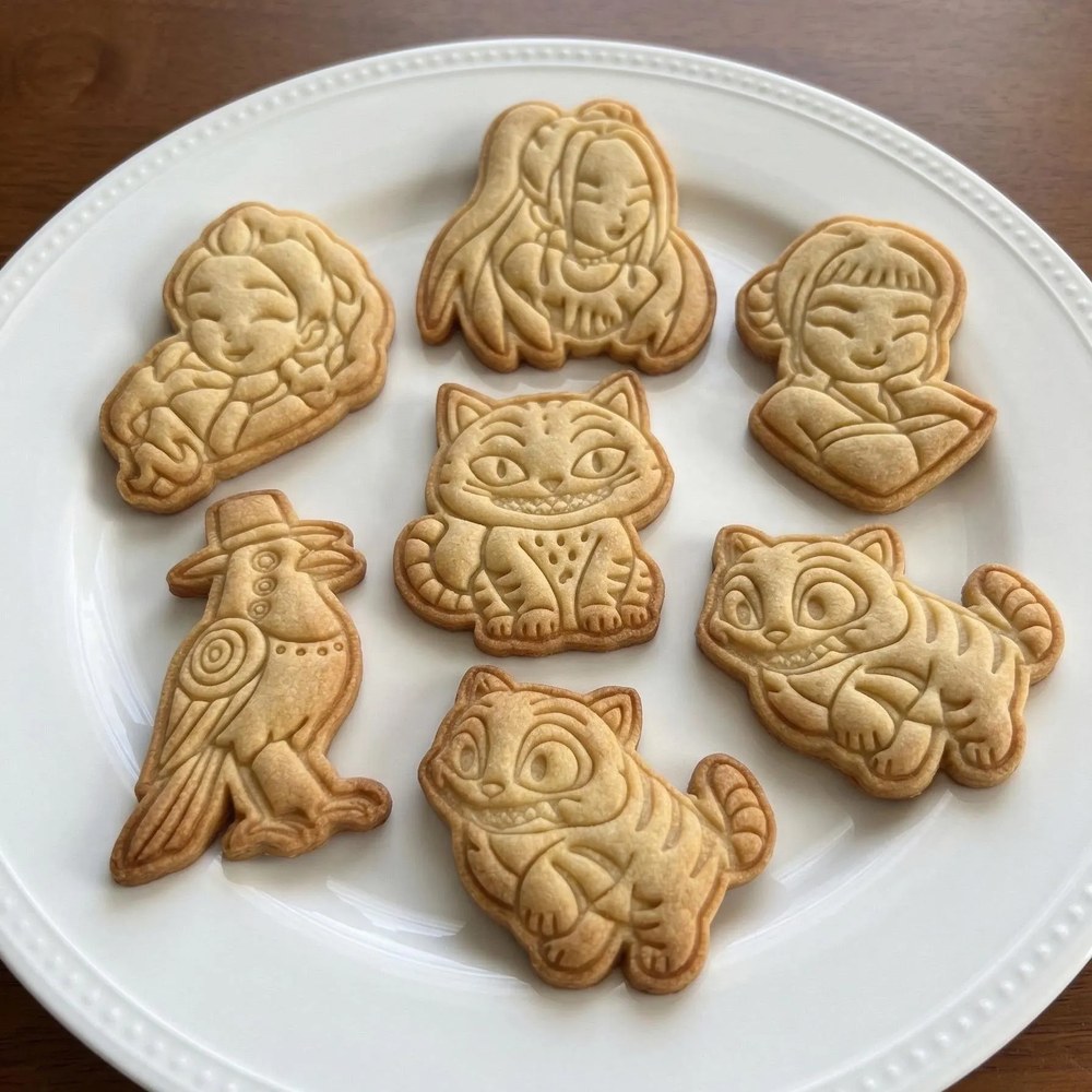 Anime & Manga & Bake Sales & Fundraisers - Anime Girls & Cats Cookie Cutter Set - 6 Cutters - Food-Safe Cookie Cutter - View 3