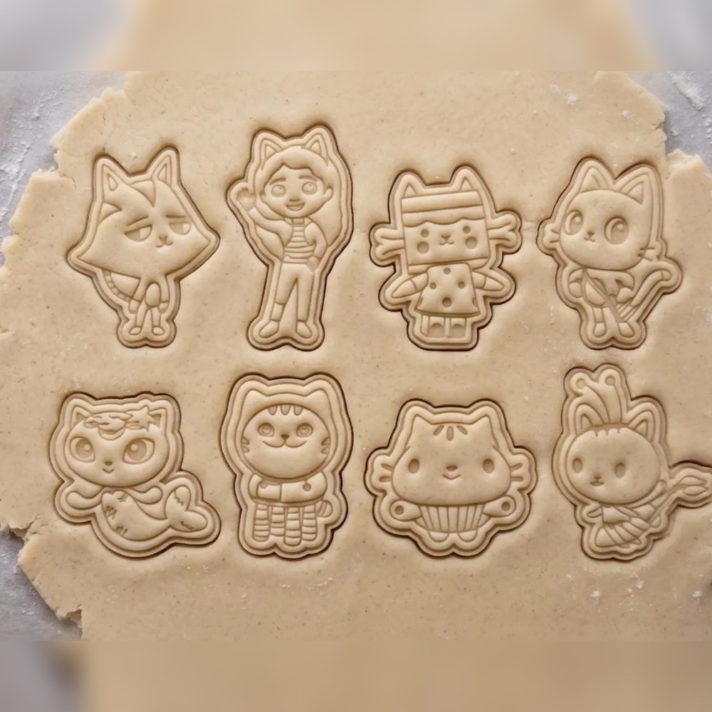 Baking With Kids & Birthday Parties - Gabby's Dollhouse Cookie Cutter Set - 8 Cutters - Food-Safe Cookie Cutter - View 2