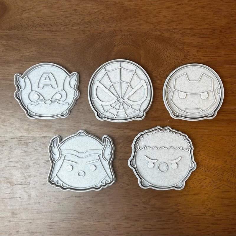 Marvel cookie cutters - Stamp and Bake